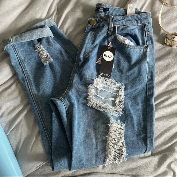Boohoo High Waist Light Wash Distress Mom Jeans - Picture 4 of 11